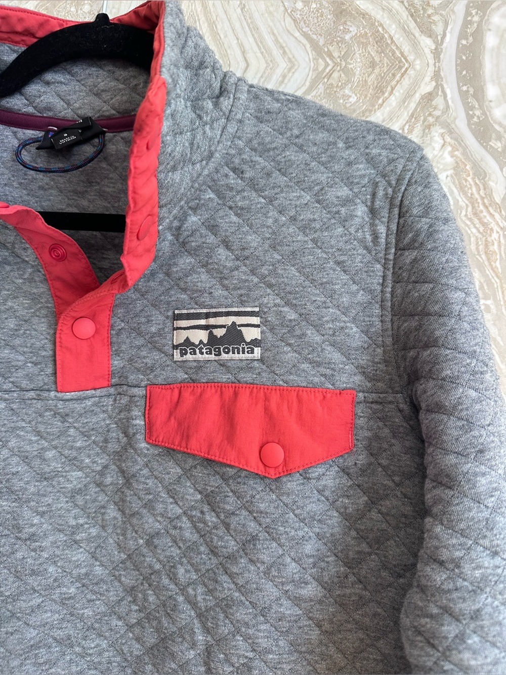 PATAGONIA women’s S Organic Cotton Quilt Snap-T Pullover Gray Coral Red 25280